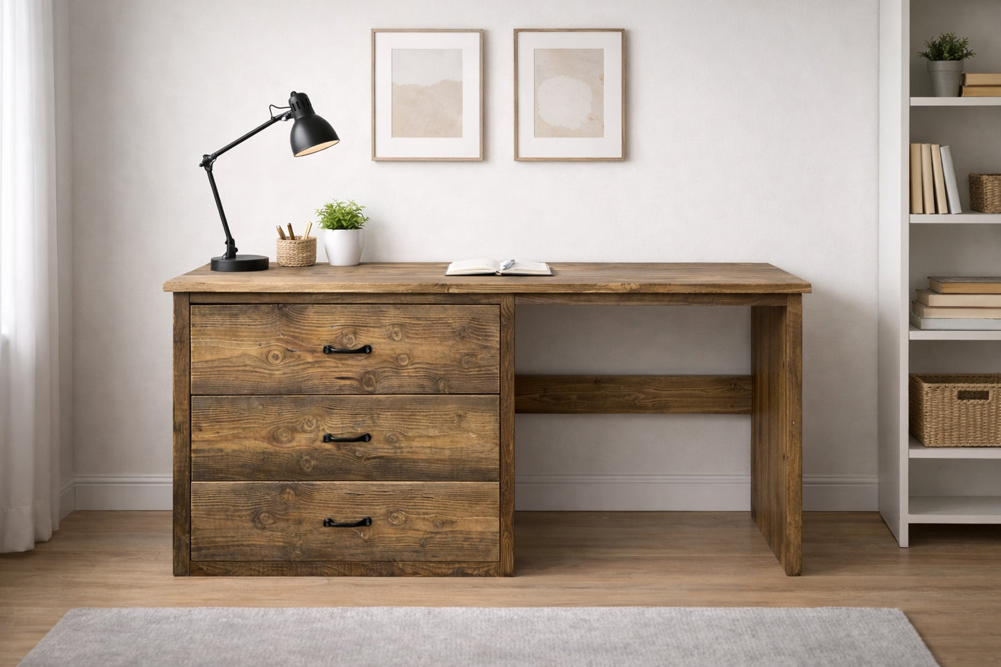 O comoda rustica in camera