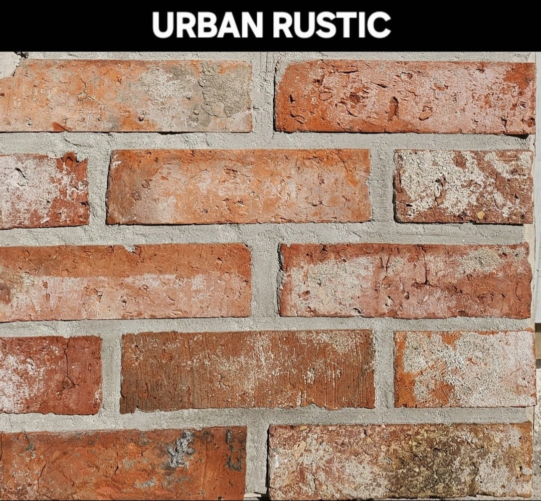 Cărămidă decorativă stil rustic, cu textură naturală și aspect autentic, ideală pentru placări interioare sau exterioare cu personalitate.