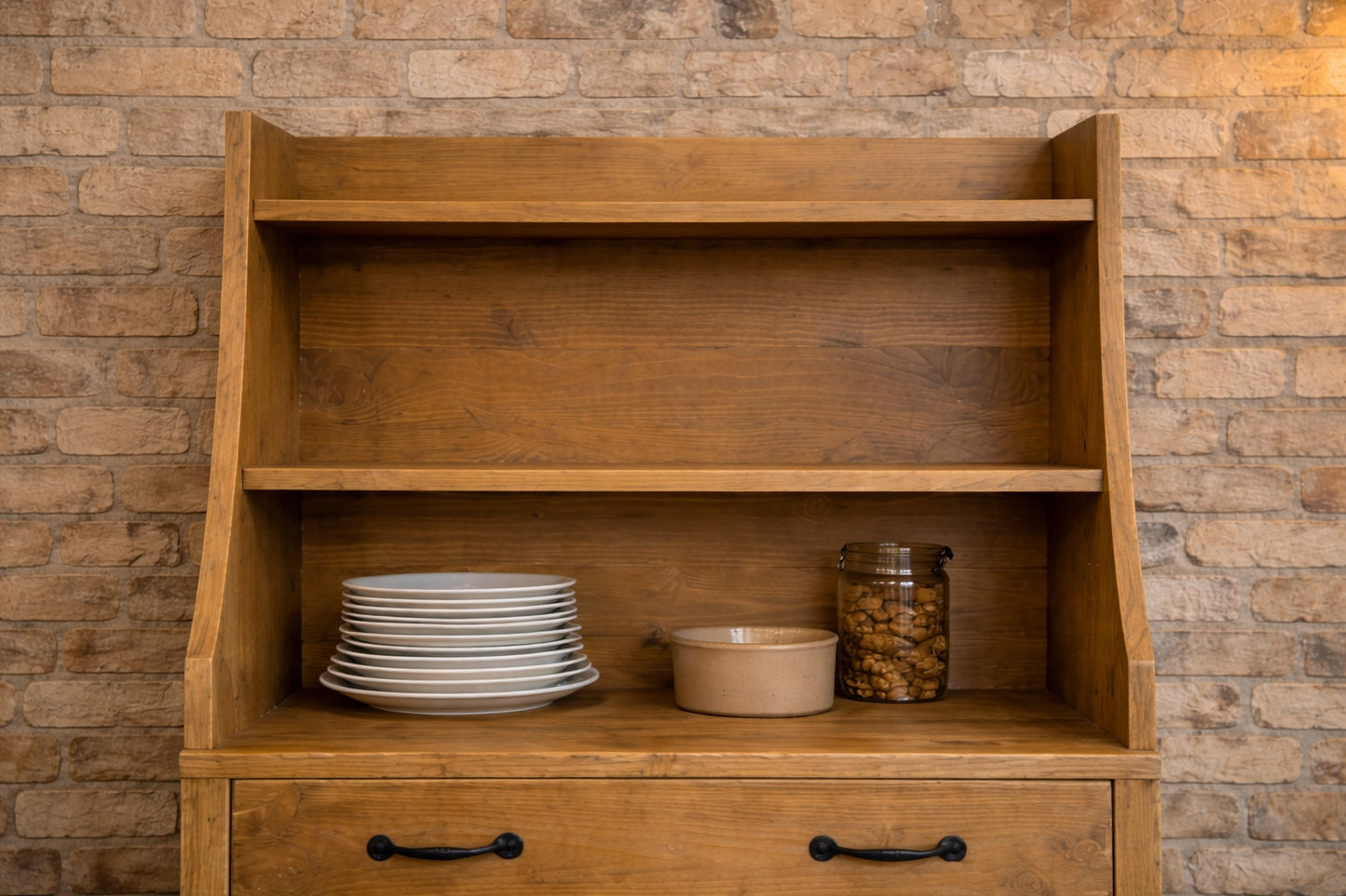 Un bufet rustic in restaurant