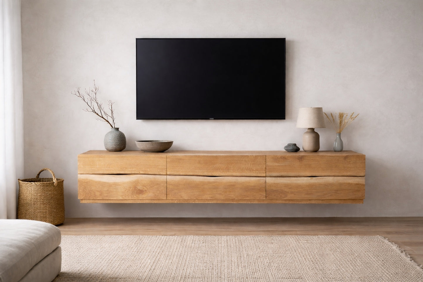 Comod din stejar in camera