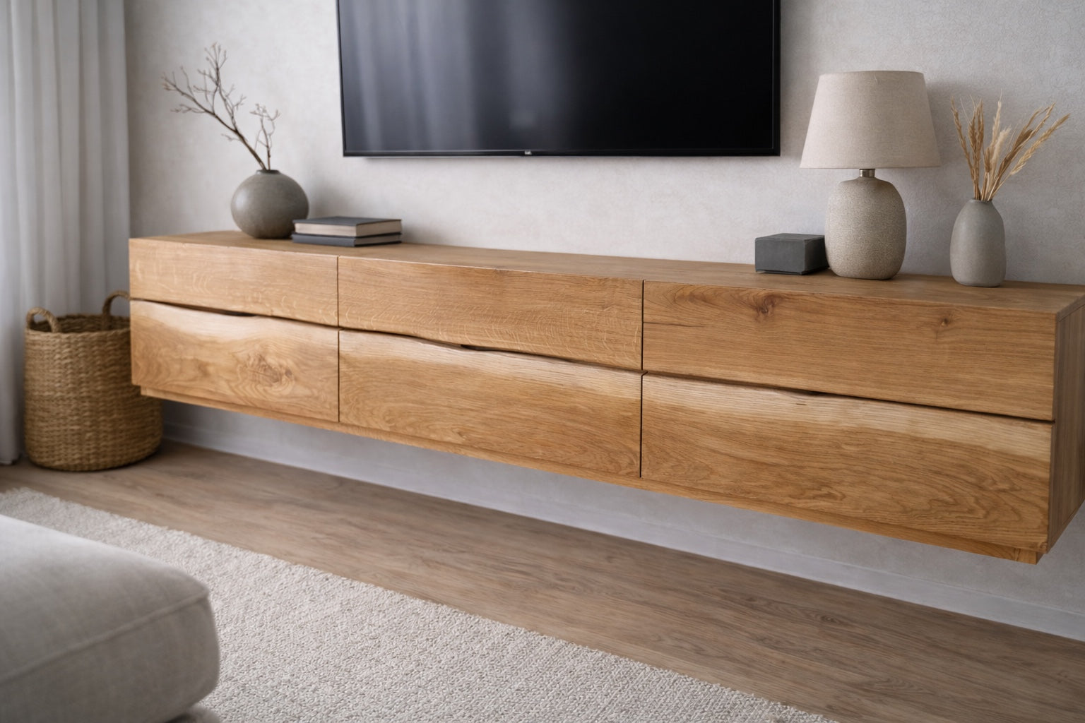 Comod din stejar in camera