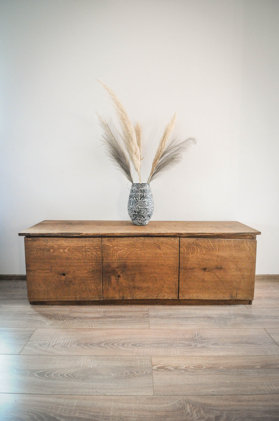 Comoda rustic din stejar