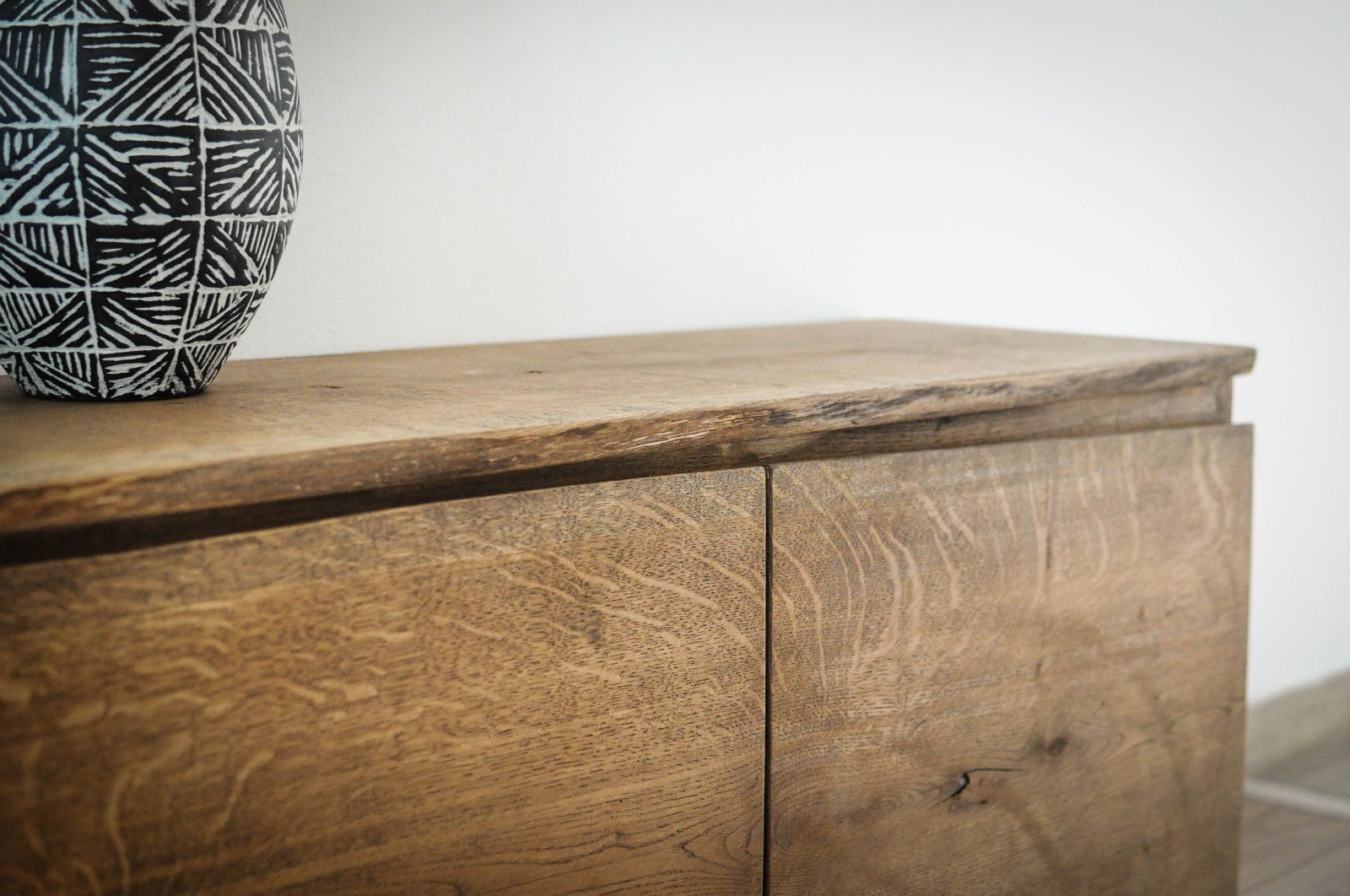 Comoda rustic din stejar