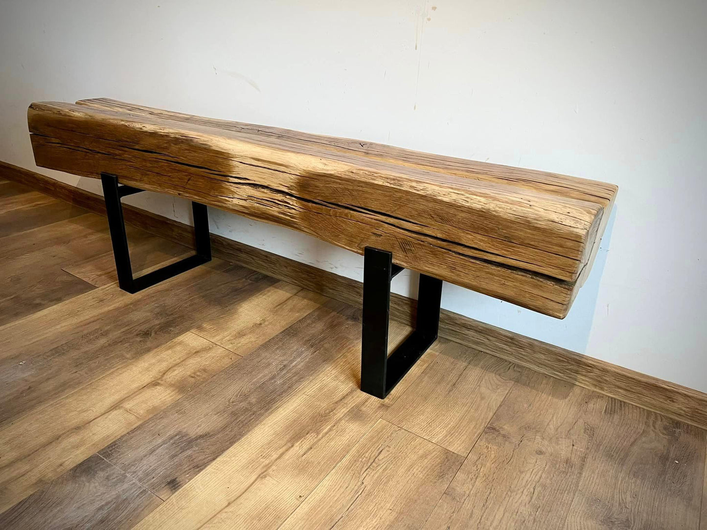 O consola din stejar vechi cu picior din metal