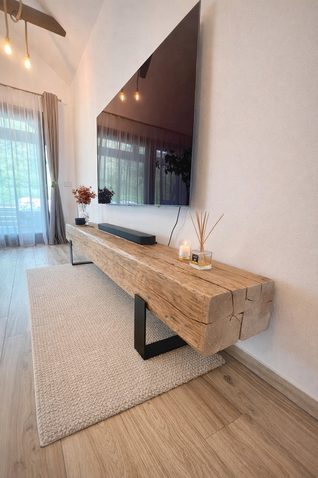 O consola rustica din pin