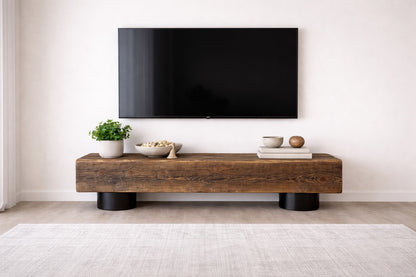 O consola TV in camera 