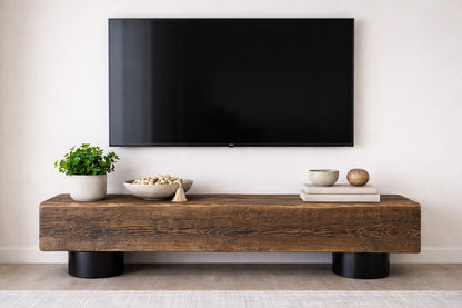 O consola TV in camera 