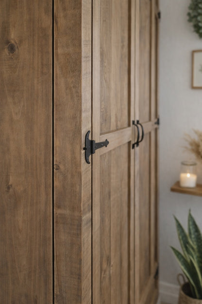 Un dulap rustic in camera