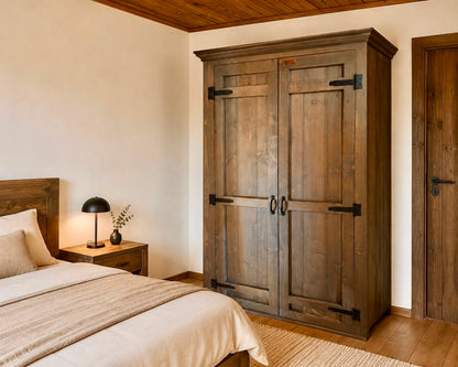Un Dulap haine in stil rustic cu ornamente