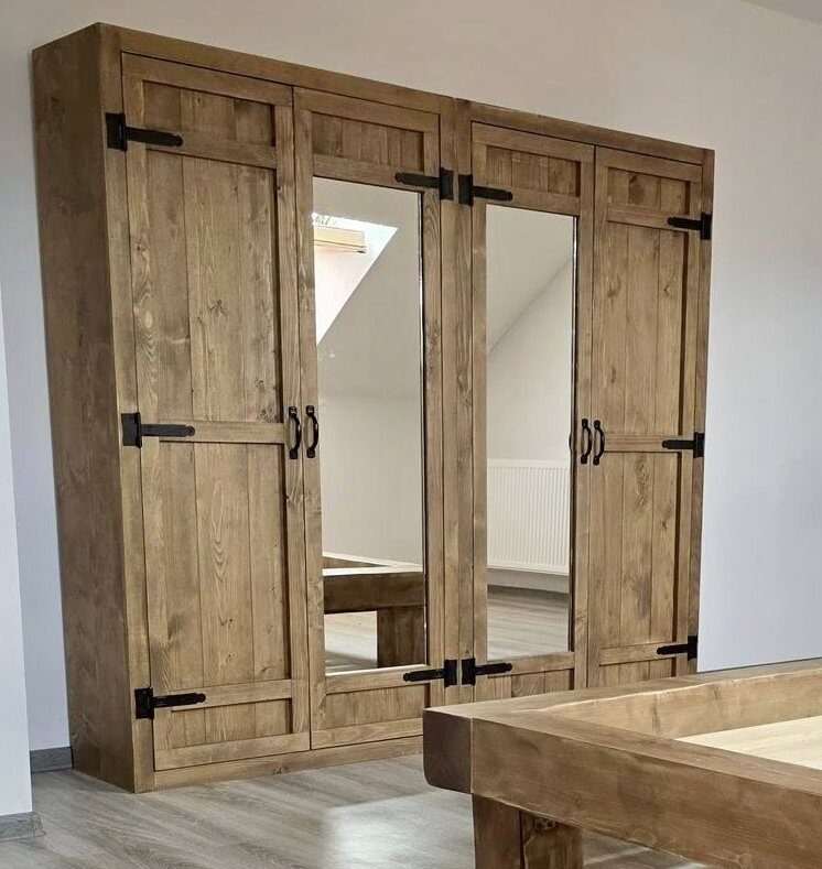 Dulap haine in dormitor