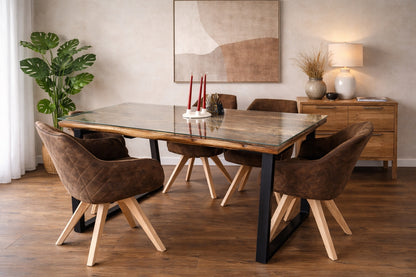 O masa in camera cu picior metalic