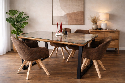 O masa in camera cu picior metalic