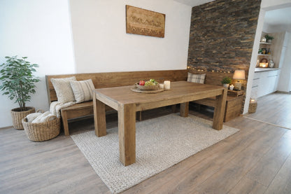 Masa din stejar in camera