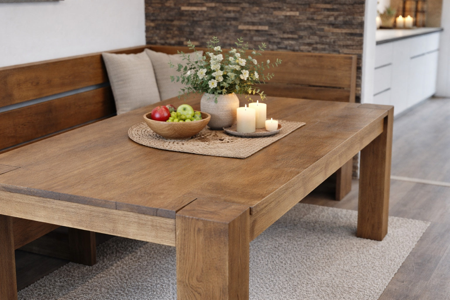 Masa din stejar in camera