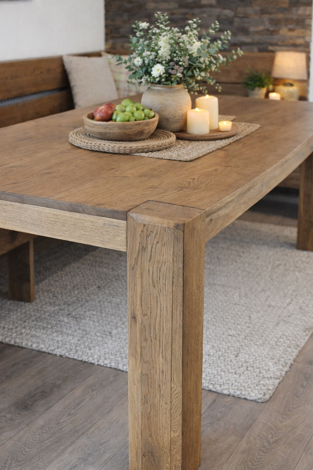 Masa din stejar in camera