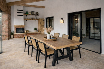 O masa cu blat din pin 