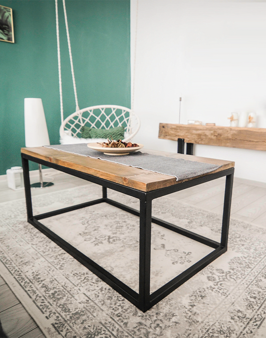 O masa de cafea din lemn si picior din metal