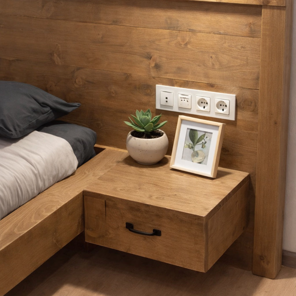 Pat din lemn cu noptiere