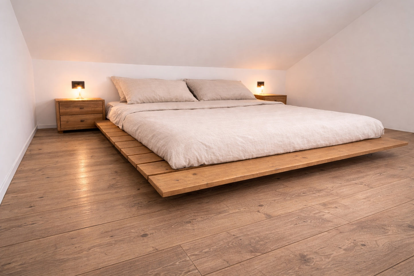 Un pat in camera cu design simplu