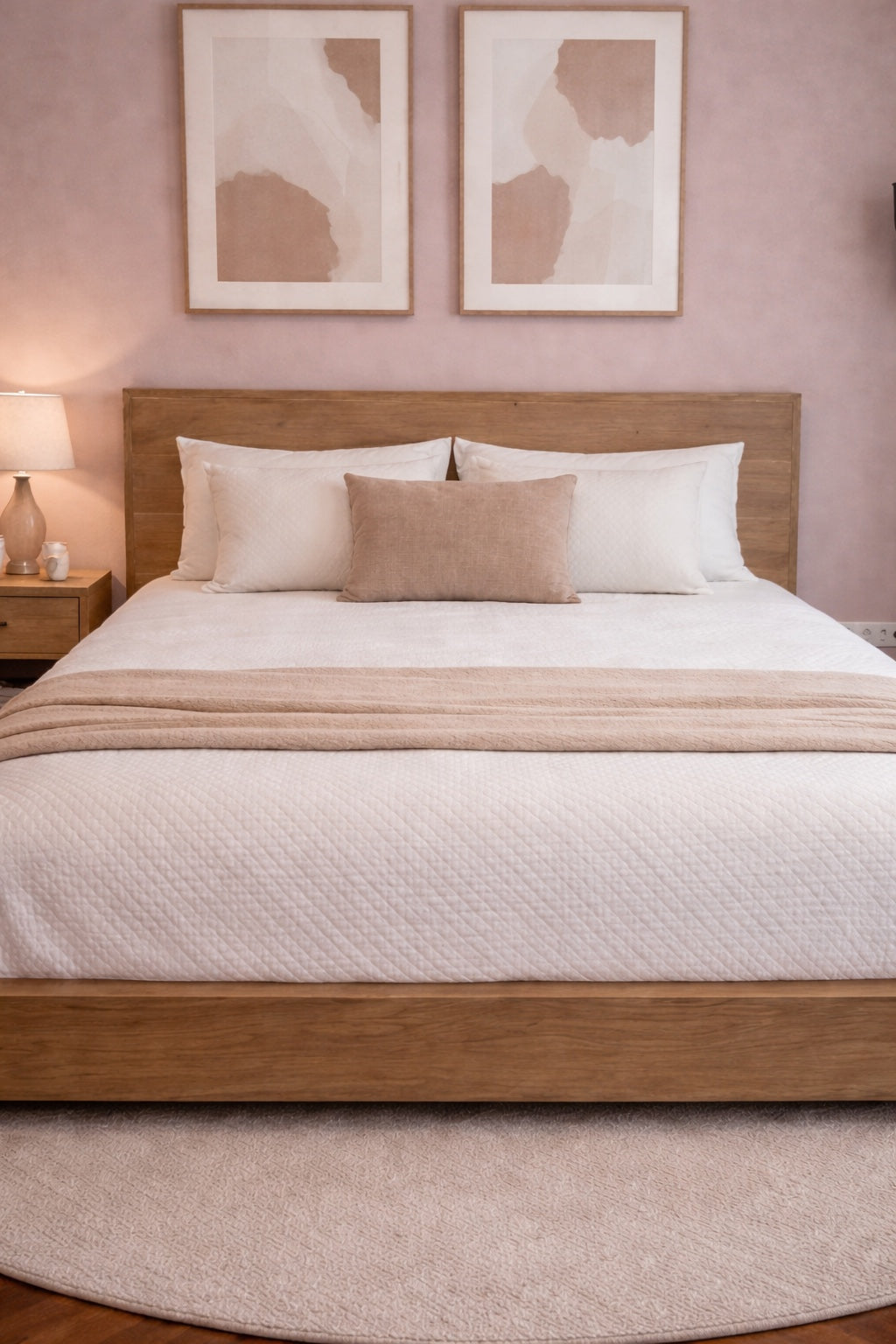 Un pat rustic stejar in camera