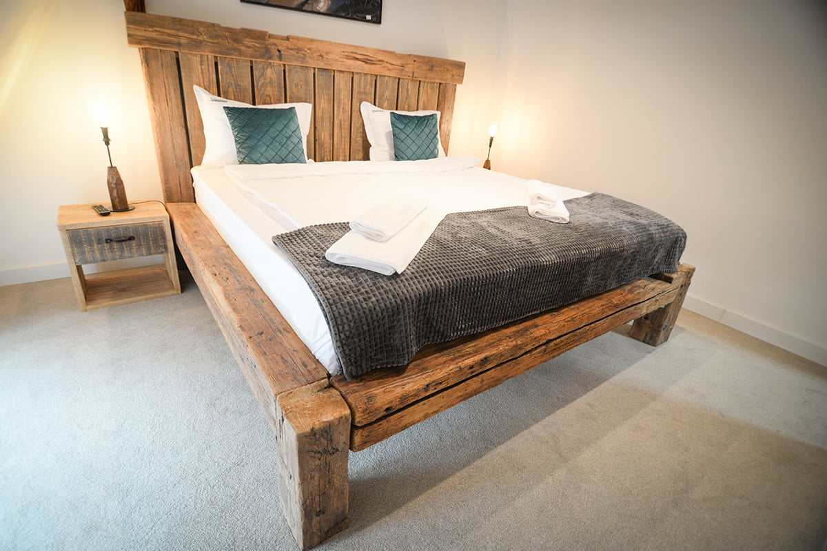 Beam bed, 100% reclaimed wood, oak, solid wood, rustic, Cristina model