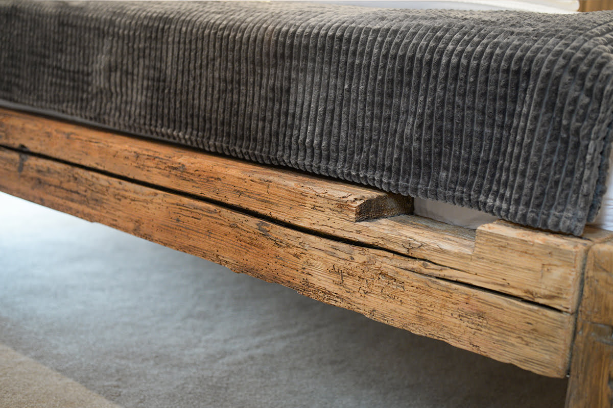 Beam bed, 100% reclaimed wood, oak, solid wood, rustic, Cristina model