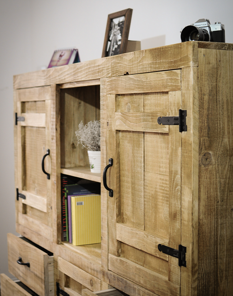 Holland chest of drawers 