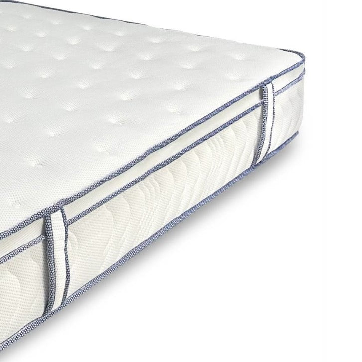 O saltea albă pentru dormior 