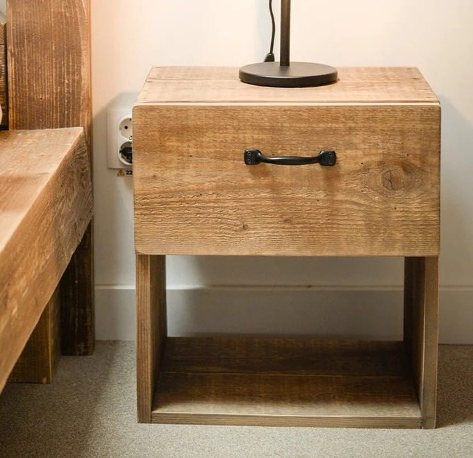 Noptiera cu un sertar